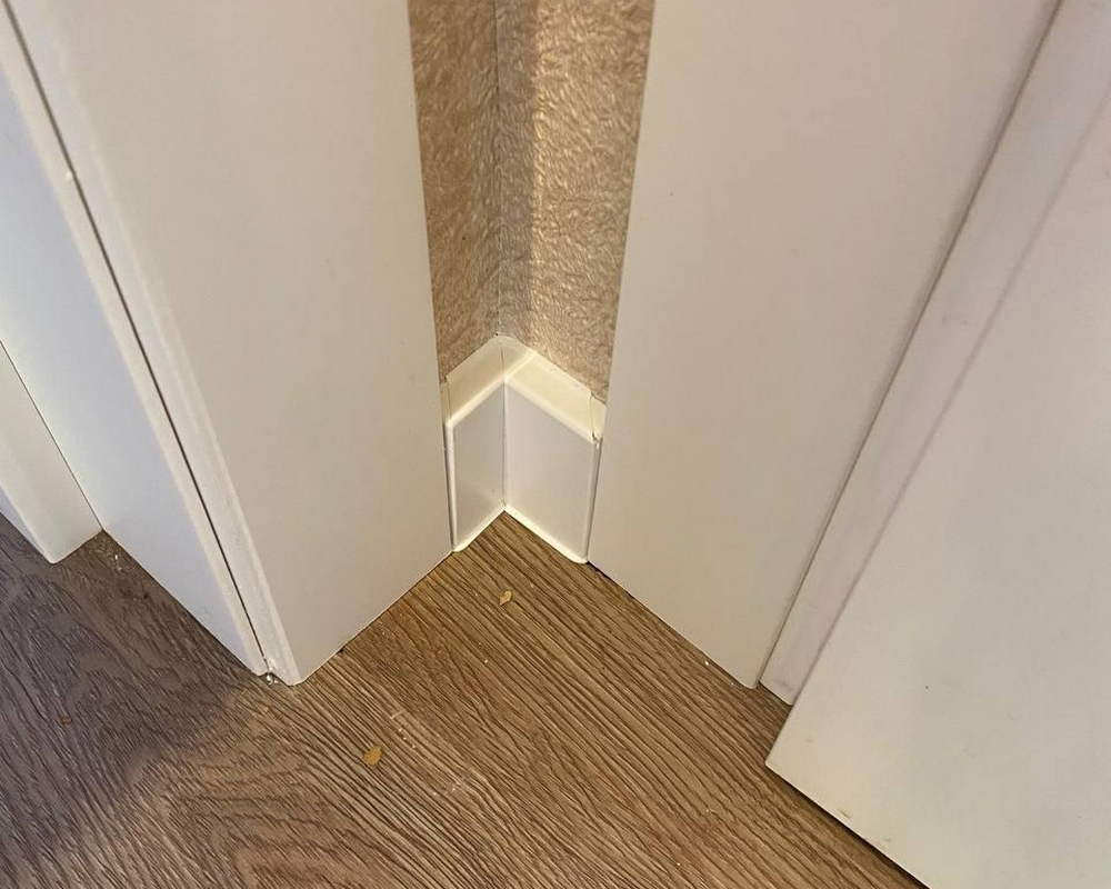 Плинтус ХДФ Dollken Cubu Flex Life 100 мм х 2,5 м 1013 (5012) Белый