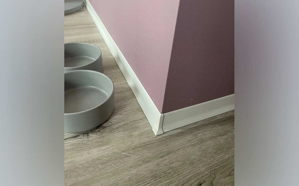 Плинтус алюминиевый Волшебная Палочка 80 мм 3,0 м Белый глянец