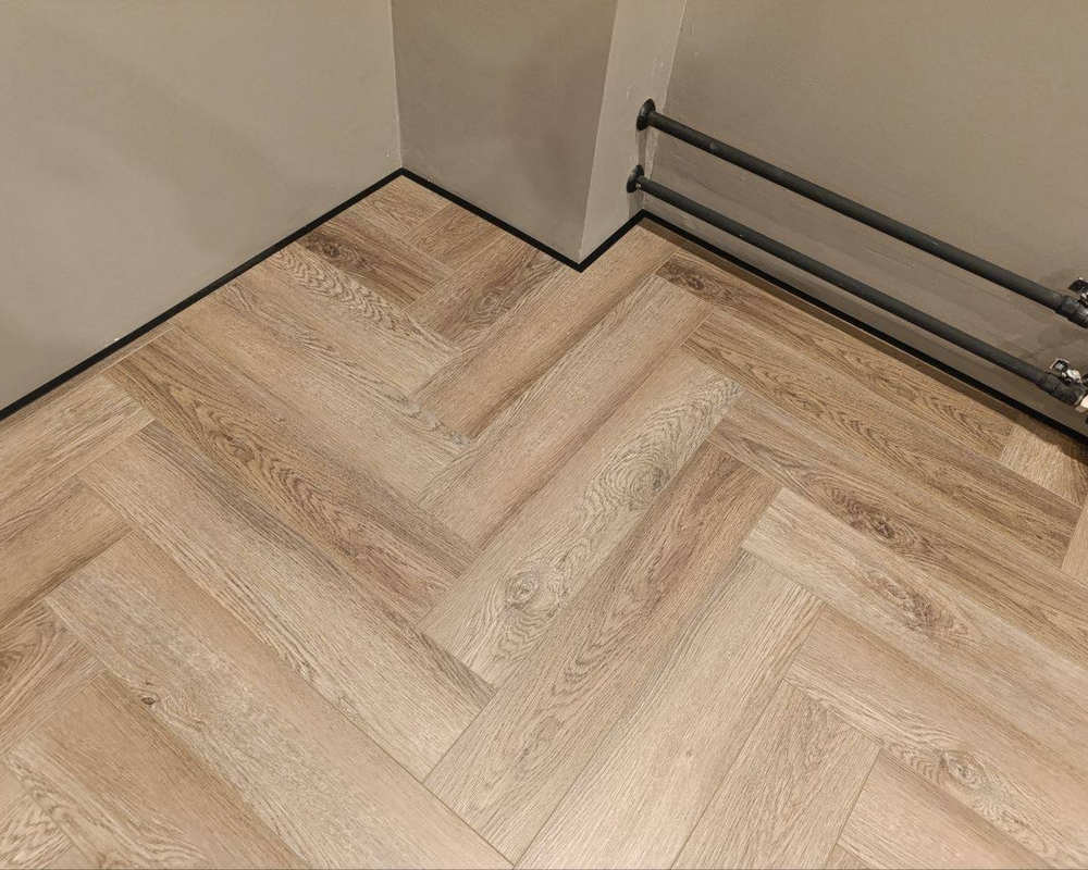 Микроплинтус AL16X5-03 16х6х1900мм Чёрный