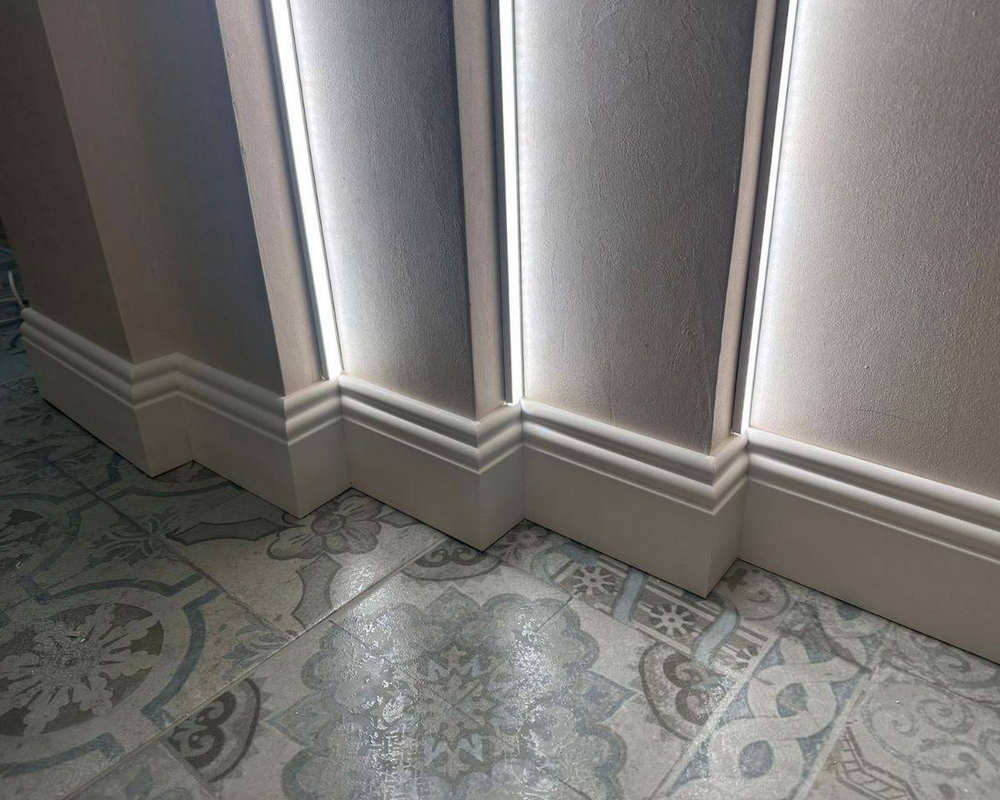 Плинтус из полистирола высокой плотности NMC Wallstyl FB1 Белый