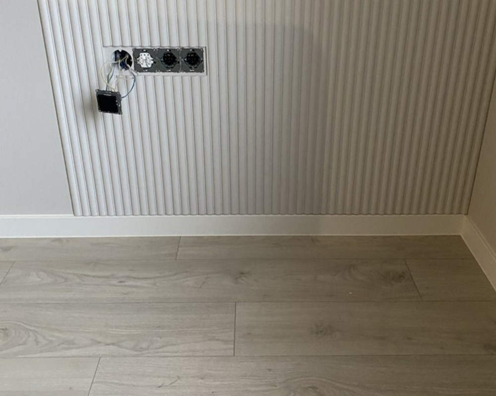 Плинтус ХДФ Dollken Cubu Flex Life XL 80 мм х 2,5 м 5012 Белый