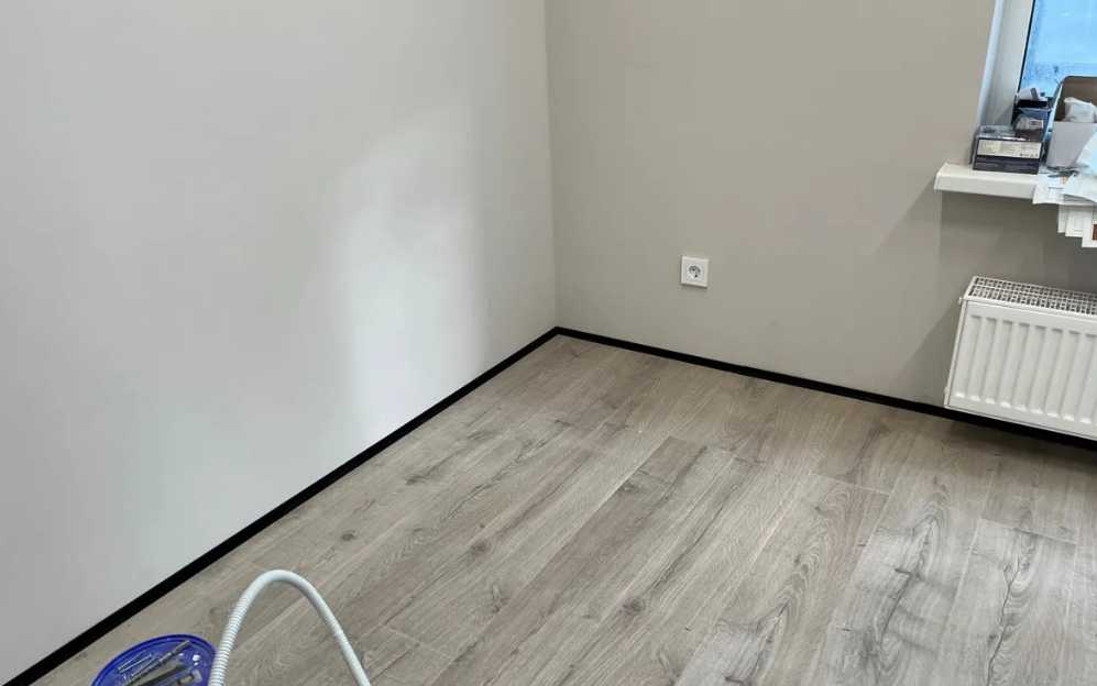 Микроплинтус AL16X5-03 16х6х2000мм Чёрный Анод