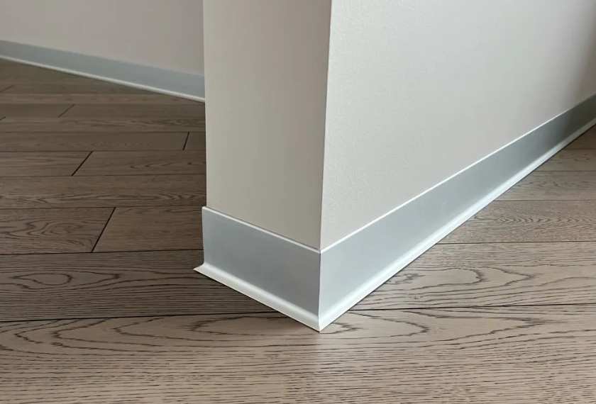 Плинтус алюминиевый Пл 60.2500.01лк Серебро