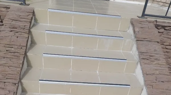 Порог угловой ПУ 71.2700.204л Бронза