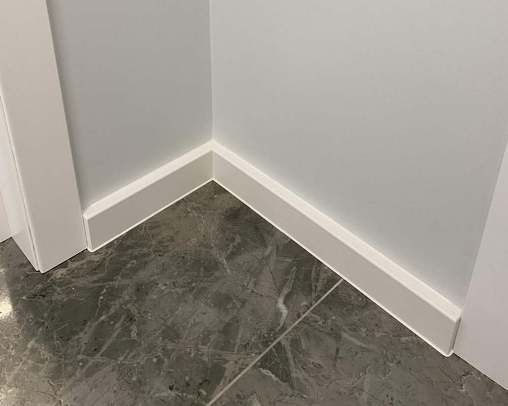 Плинтус ХДФ Dollken Cubu Flex Life XL 80 мм х 2,5 м 5012 Белый