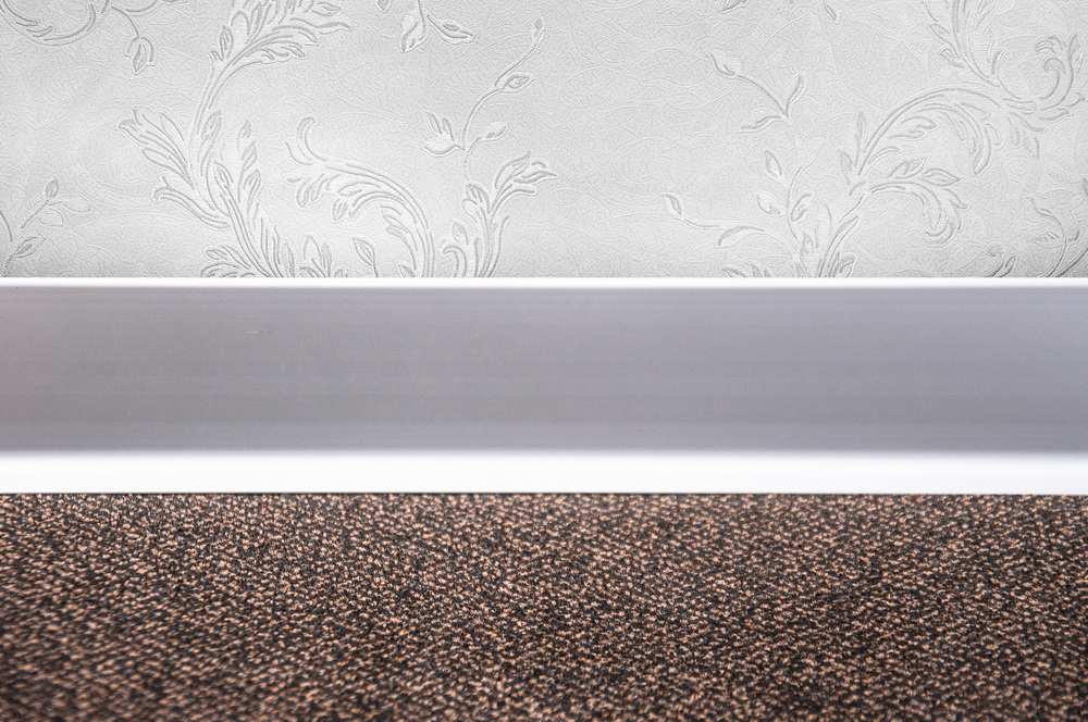 Алюминиевый плинтус AKBD60-MS 2,5м Серебро матовое