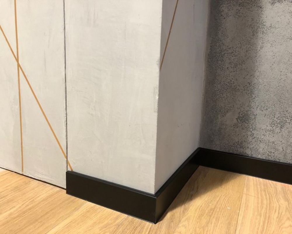 Плинтус ХДФ Dollken Cubu Flex Life 80мм х 2,5 м 0110 Черный