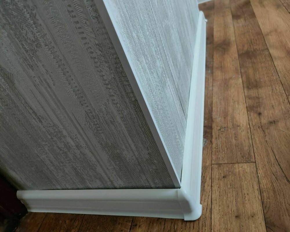 Плинтус ПВХ с кабель-каналом Рико Лео 174 Береза