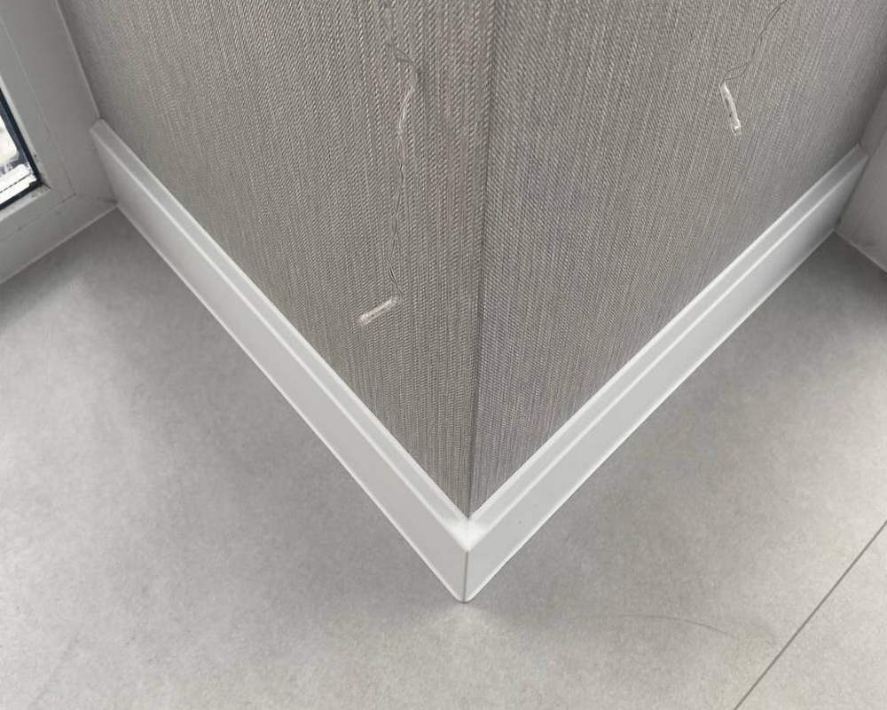 Плинтус ХДФ Dollken Cubu Flex Life 40мм х 11/13мм х 2,5 м 1013 (5012) Белый