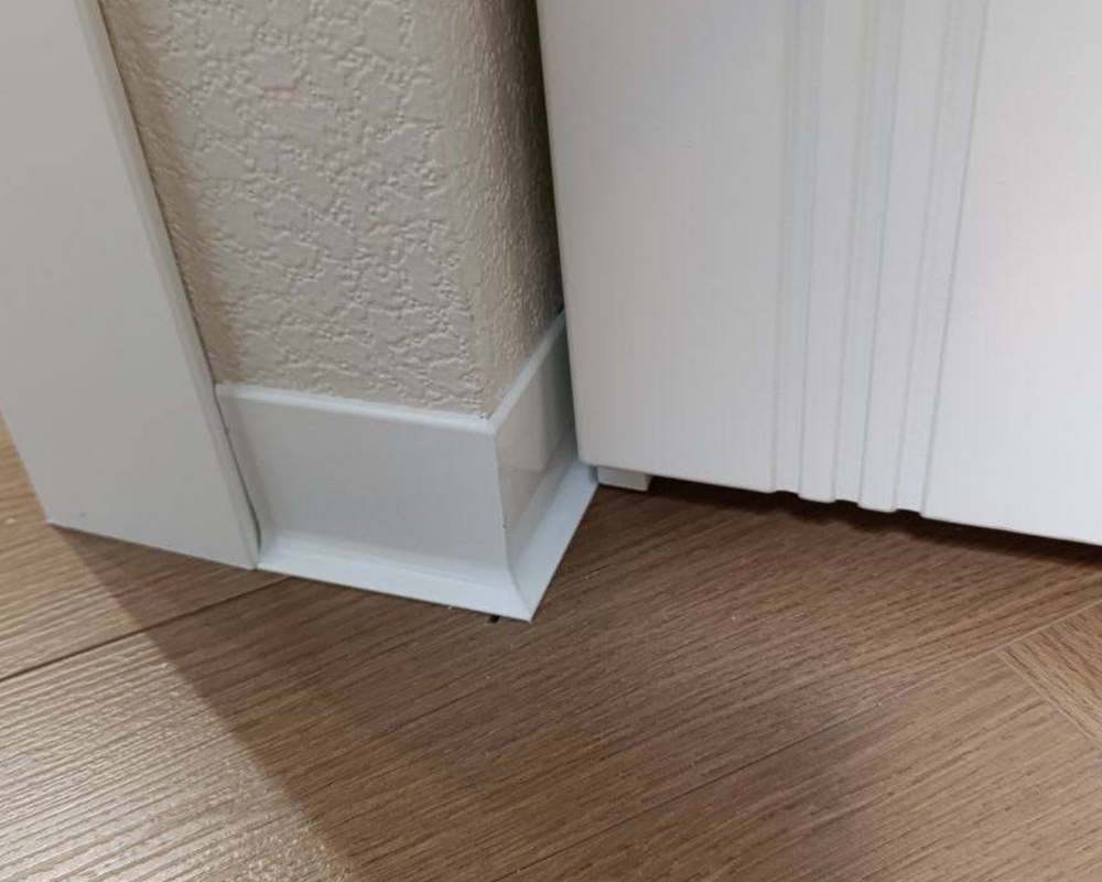 Плинтус алюминиевый Волшебная Палочка 80 мм 3,0 м Белый глянец