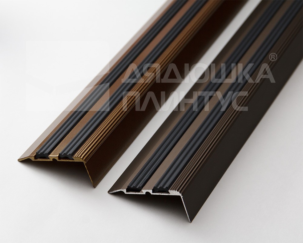 Порог угловой ПУ 07.2700.01лж. Серебро