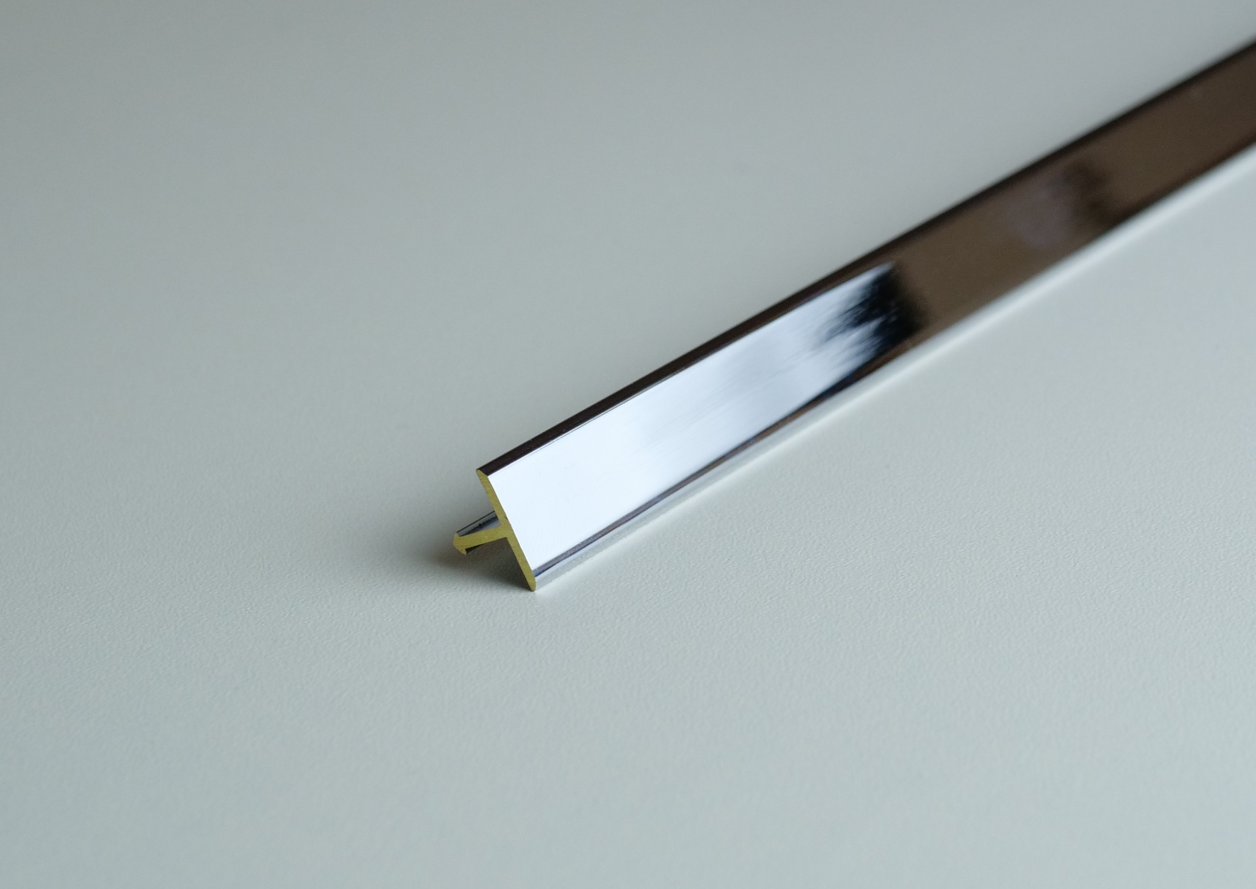 Профиль Т-образный латунь хромированная 20мм 2,7м MSPCROC 209