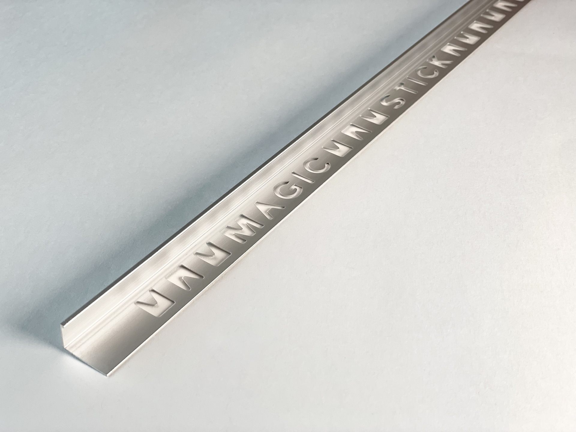 Профиль окантовочный Волшебная палочка MSPK 01.2700.01L 10мм 2,7м Серебро Люкс