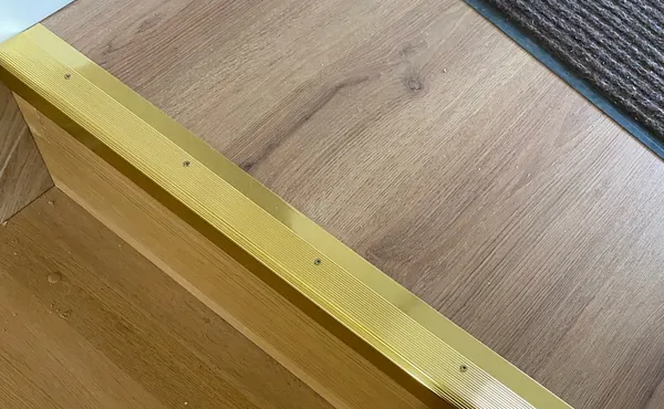 Порог угловой ПУ 02.1800.088 Орех