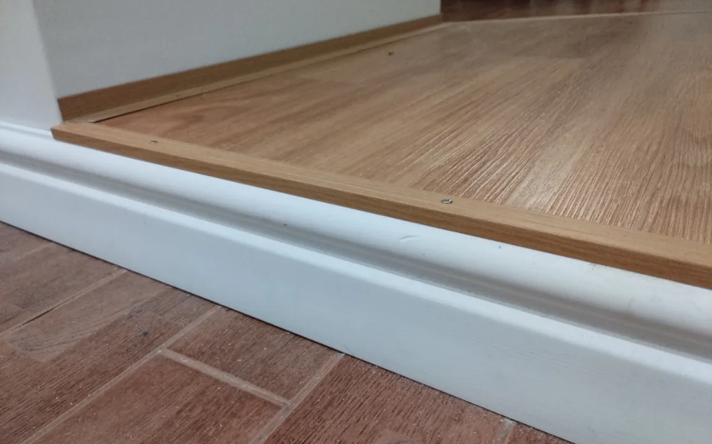 Порог угловой ПУ 01.900.086 Пробка