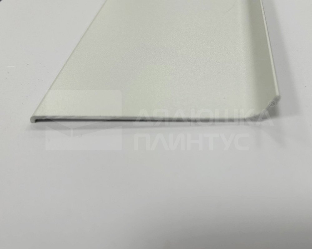 Алюминиевый плинтус AKBD100-SW 2,5м Муар белый