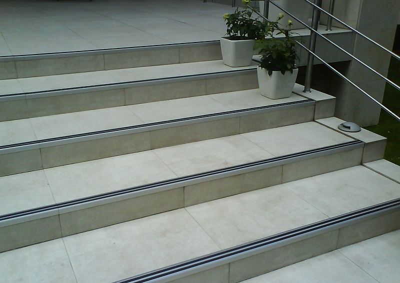 Порог угловой ПУ 71.2700.204л Бронза