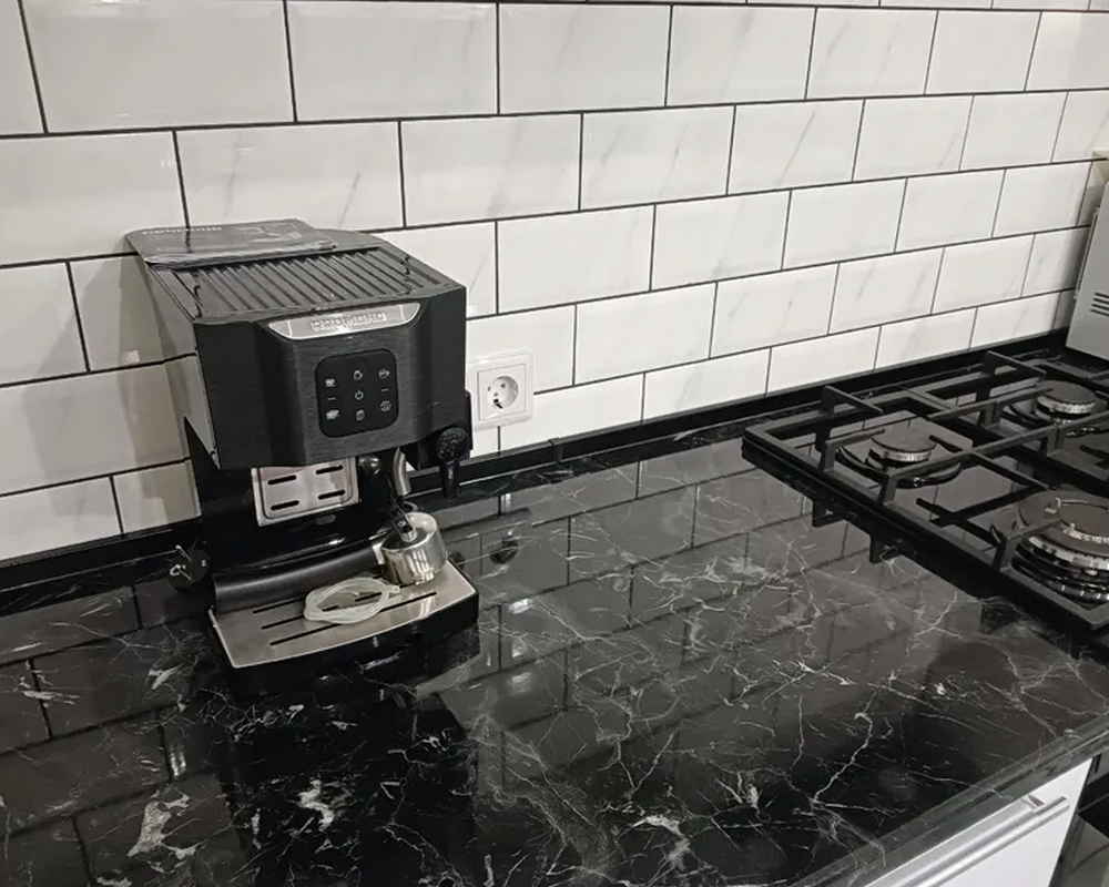 Кухонный плинтус Thermoplast AP630-1905 Чёрный глянец