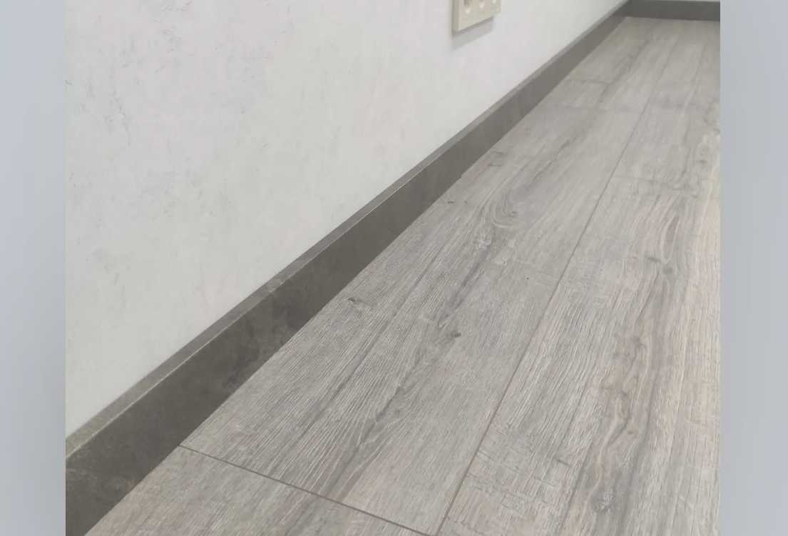 Плинтус напольный Arbiton Integra 02 Алюминий