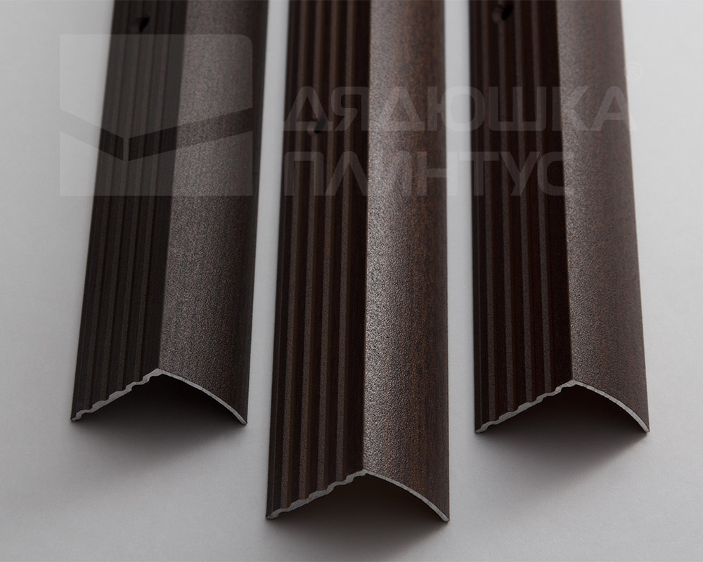 Порог угловой ПУ 04.2700.294 Венге