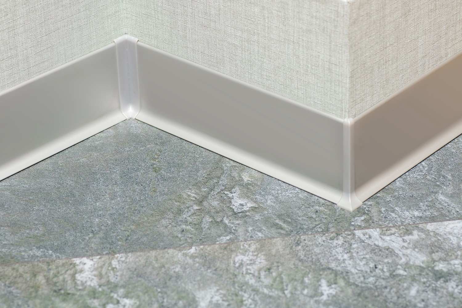 Плинтус алюминиевый Пл 60.2500.01лк Серебро