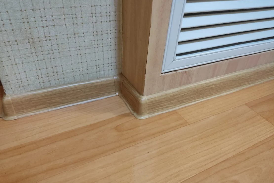 Плинтус ПВХ Волшебная палочка 58мм 2,2м 5815