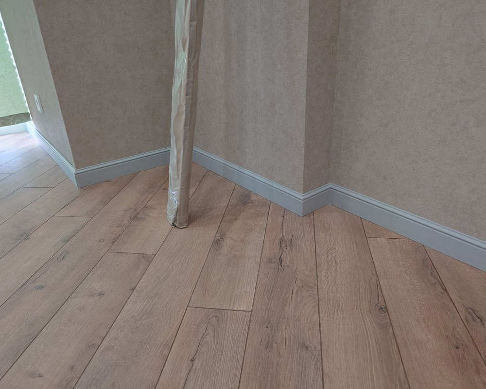 Плинтус из полистирола высокой плотности NMC Wallstyl FL2 Белый