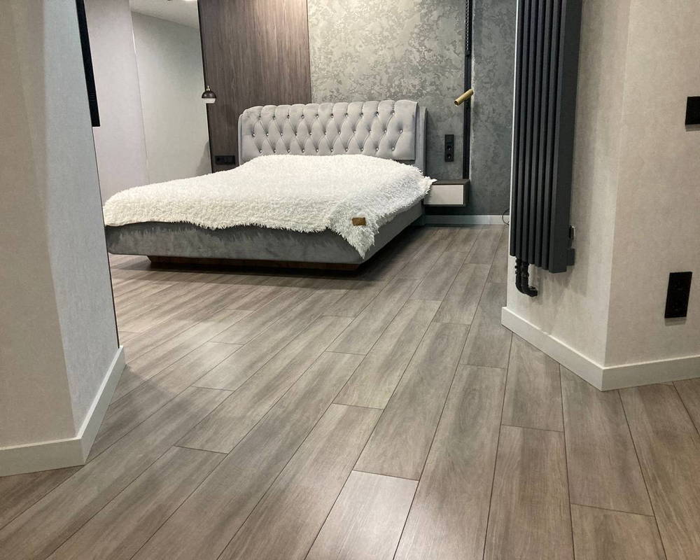 Плинтус из полистирола высокой плотности Волшебная Палочка. Окрашенная. 80мм 2м. NCS 0500-N